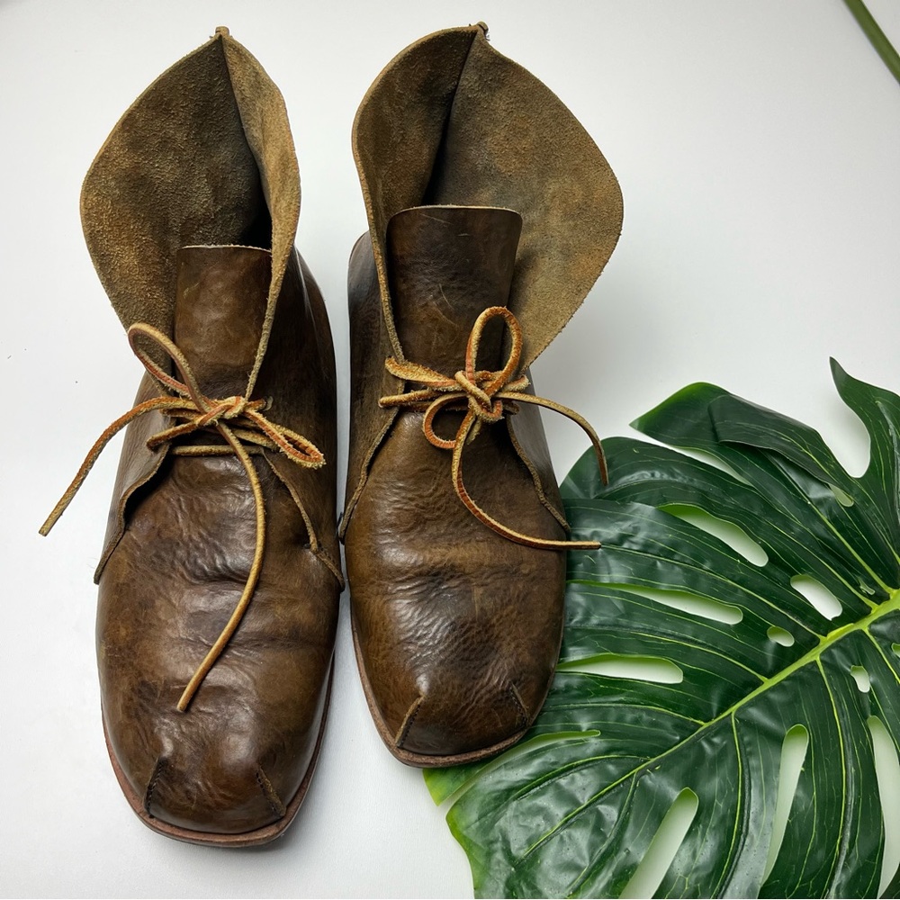 CYDWOQ HANDCRAFTED UNIQUE TIMELESS DISTRESSED LEATHER LACE UP BOOTIES